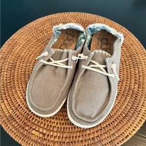 Hey dude Wendy shoes size 6